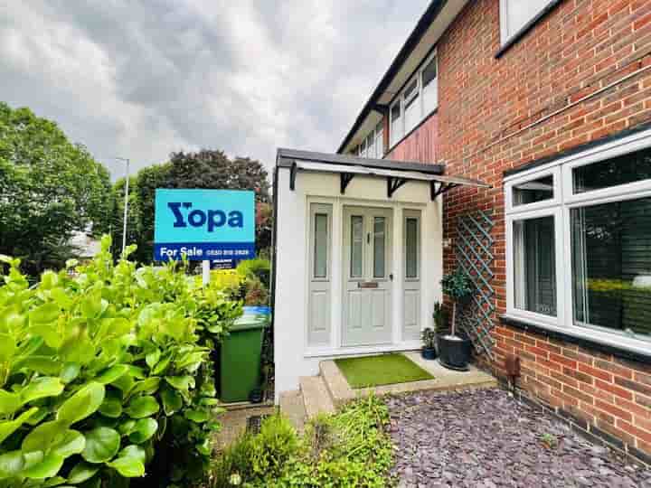 House for sale in Well Hall Road‚  London‚ SE9