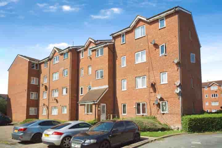 Apartment for sale in Chaffinch Close‚  London‚ N9