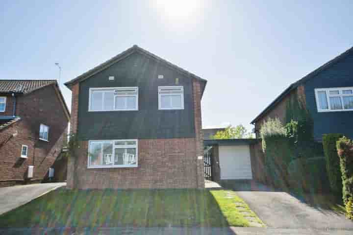 House for sale in Dawlish Close‚  Stevenage‚ SG2