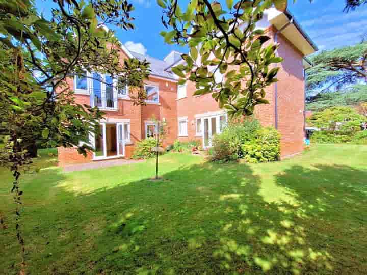 Apartment for sale in 60 Lawn Close‚  Slough‚ SL3