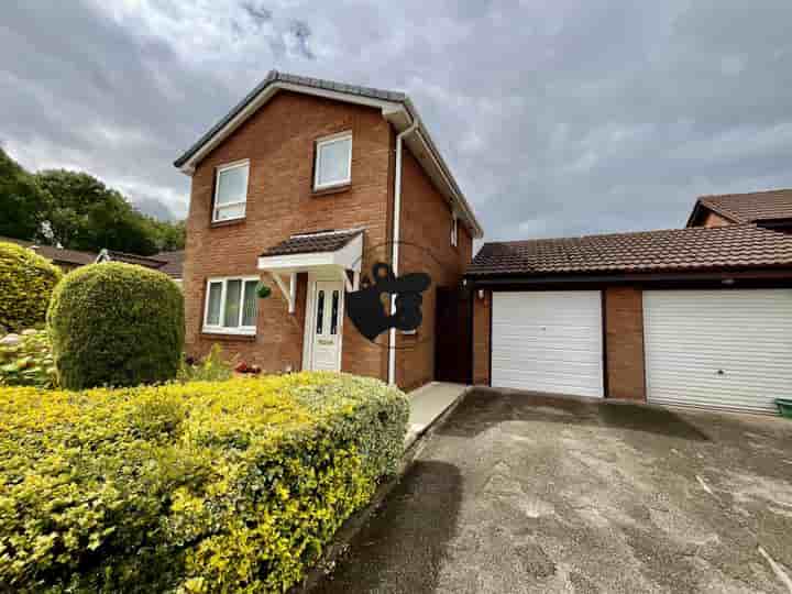 House for sale in Moorland Drive‚  Runcorn‚ WA7