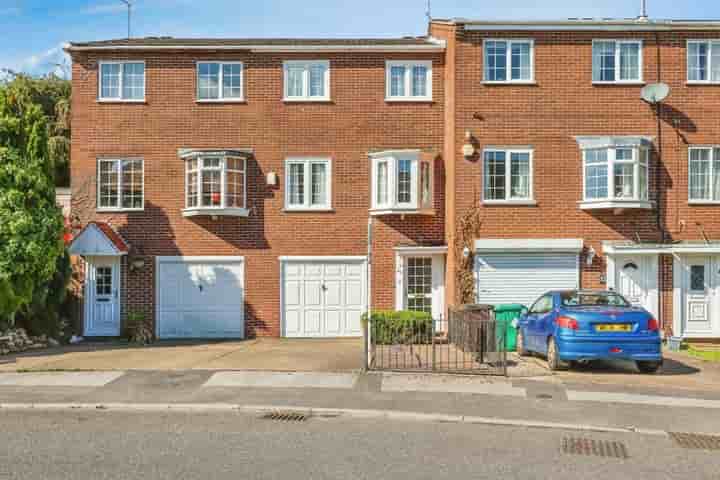 Casa para venda em Alma Road‚  Nottingham‚ NG3