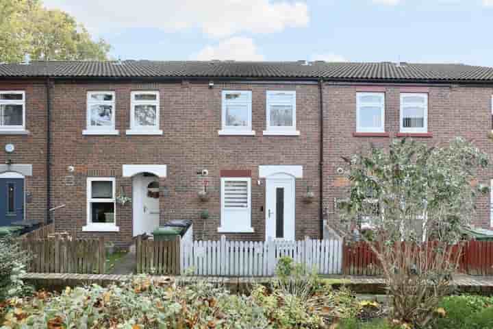 Casa para venda em Henry Cooper Way‚  London‚ SE9