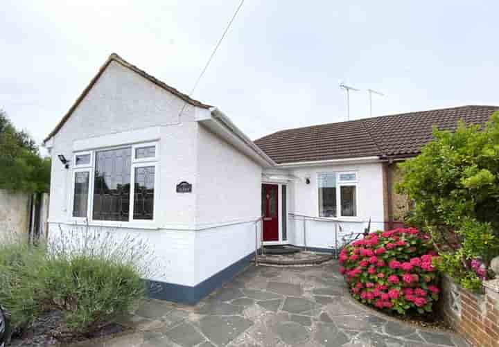 House for sale in Sweyne Close‚  Rayleigh‚ SS6