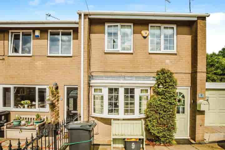 House for sale in Coniston Close‚  Elland‚ HX5