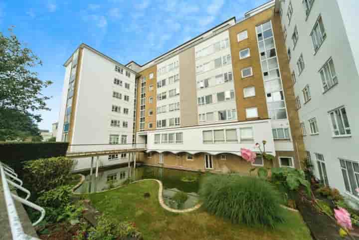 Apartamento para venda em Chiswick Place‚  Eastbourne‚ BN21