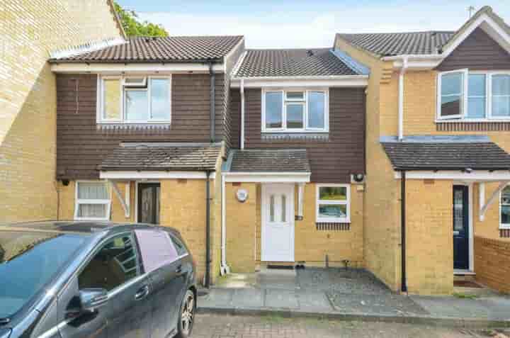 Casa para venda em Stewart Close‚  Abbots Langley‚ WD5