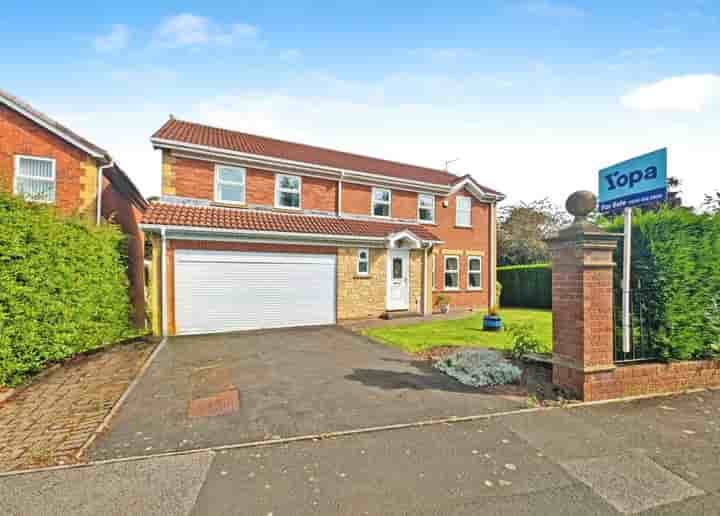 Casa para venda em West Meadows‚  Newcastle Upon Tyne‚ NE5