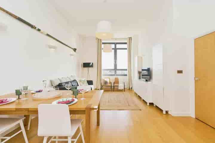 Apartment for sale in Larden Road‚  London‚ W3