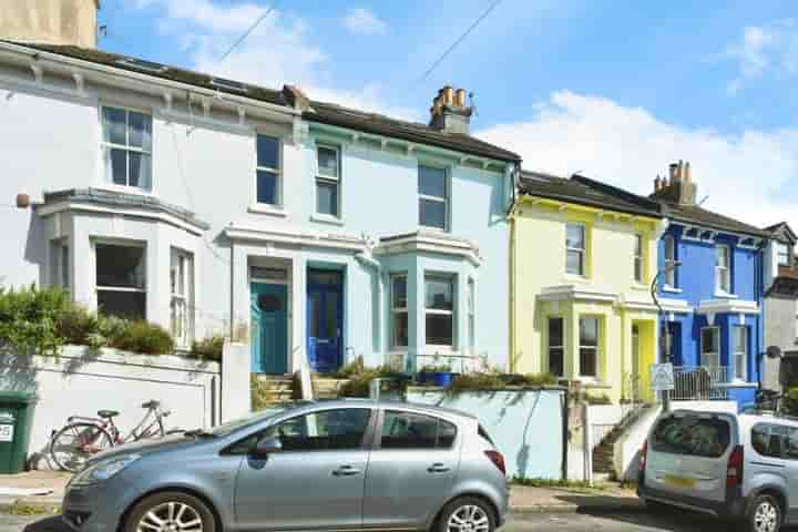 Casa para venda em Cuthbert Road‚  Brighton‚ BN2