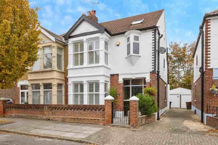 Дом для продажи в Amberley Road‚  Portsmouth‚ PO2