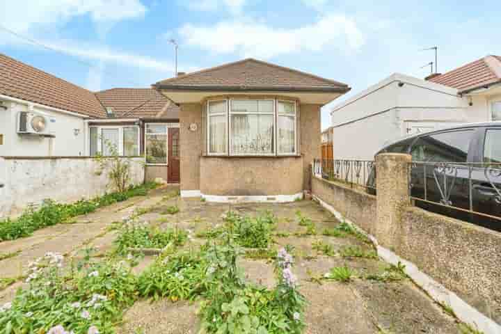 House for sale in Allenby Road‚  Southall‚ UB1