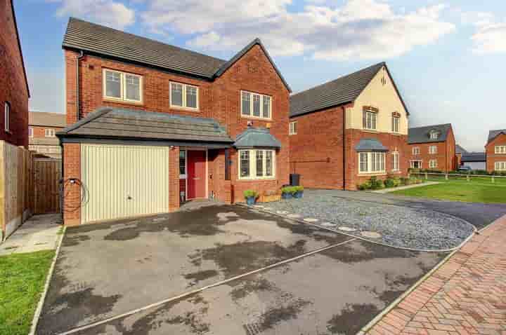 House for sale in Fennel Close‚  Tamworth‚ B79