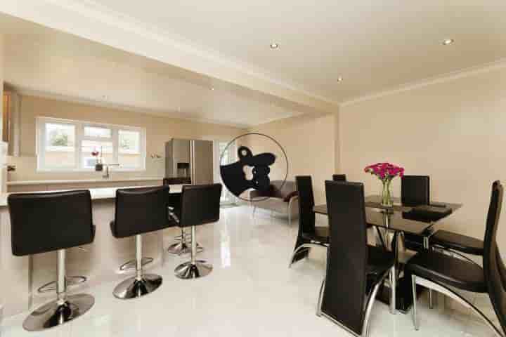 House for sale in Duke Road‚  Ilford‚ IG6