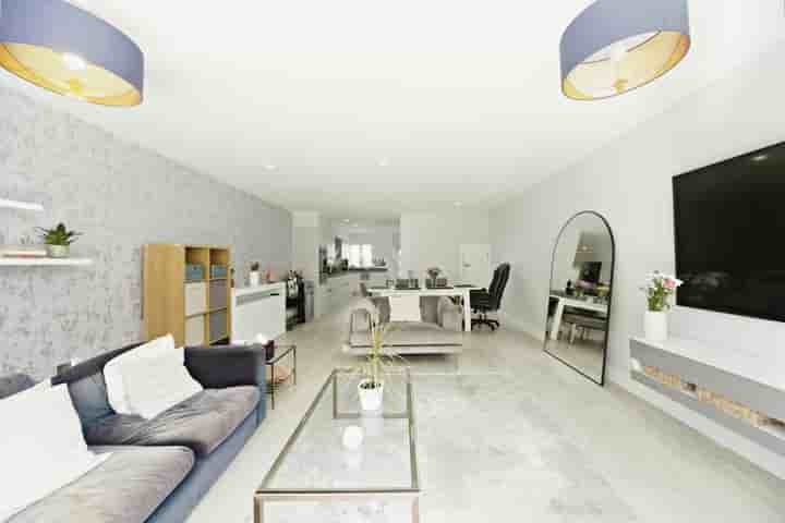 House for sale in Canmore Gardens‚  London‚ SW16