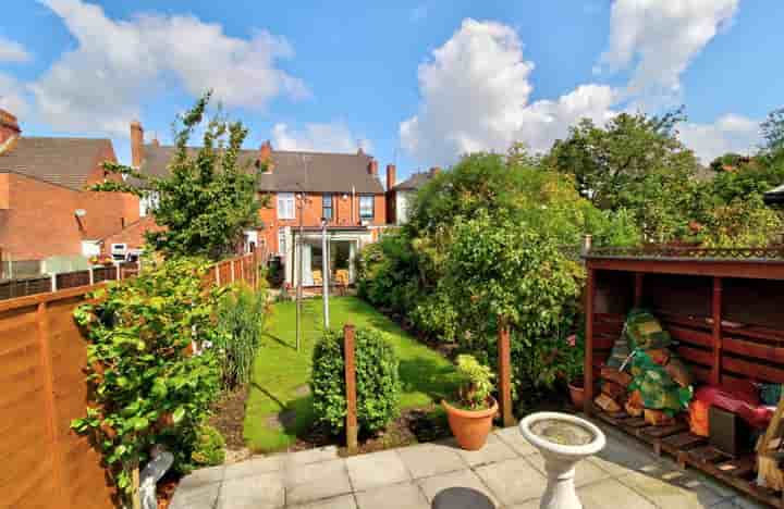 Casa para venda em Bromley Lane‚  Kingswinford‚ DY6