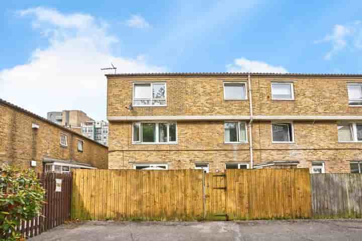 House for sale in Tarbert Walk‚  London‚ E1