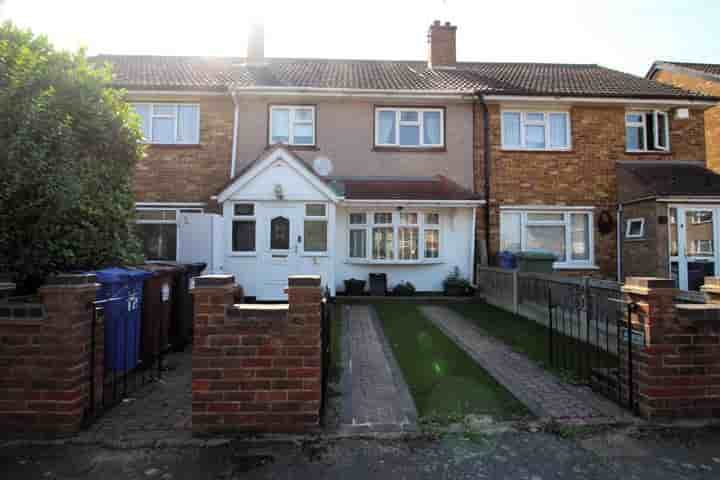 House for sale in Courtney Road‚  Grays‚ RM16