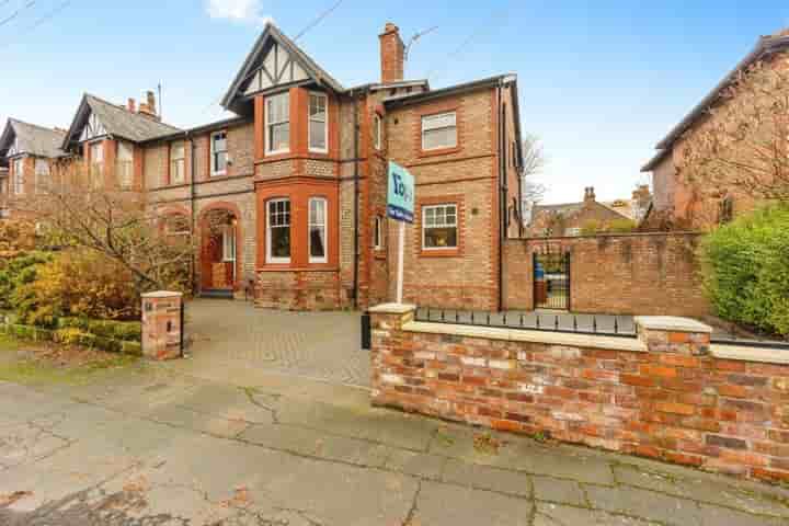 Дом для продажи в Lindop Road‚  Altrincham‚ WA15