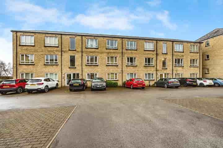 Apartment for sale in Claremount Road, Claremount‚  Halifax‚ HX3