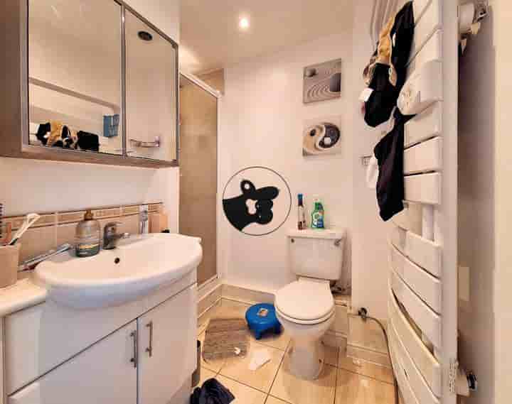 Apartamento para venda em Bedfont Lane‚  Feltham‚ TW13