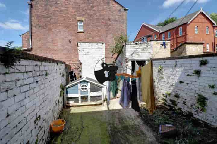 House for sale in Huddersfield Road‚  Oldham‚ OL4