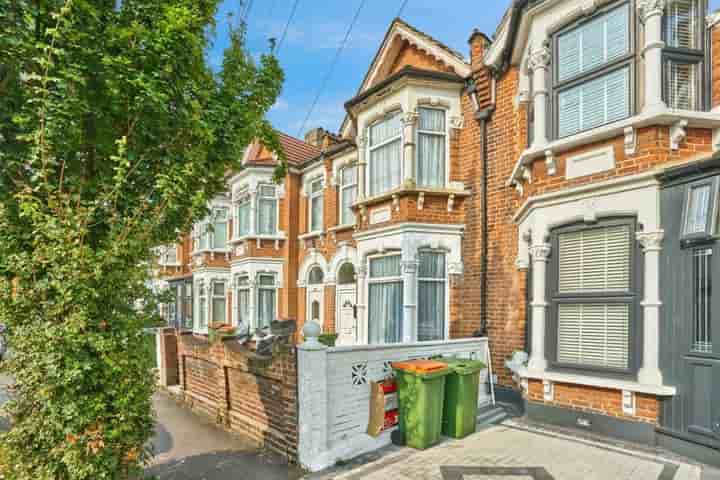 Maison à vendre à Second Avenue‚  London‚ E12