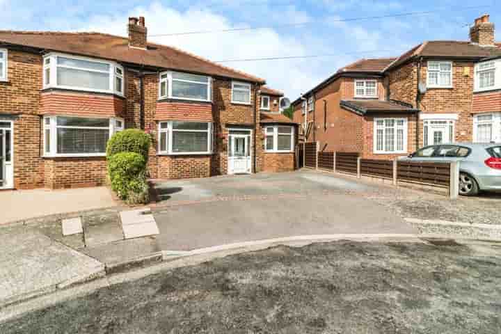 Casa in vendita a Lowton Road‚  Sale‚ M33