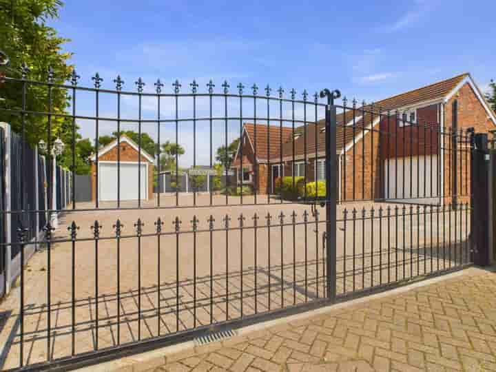 House for sale in Cumberland Avenue‚  Southend-on-sea‚ SS2