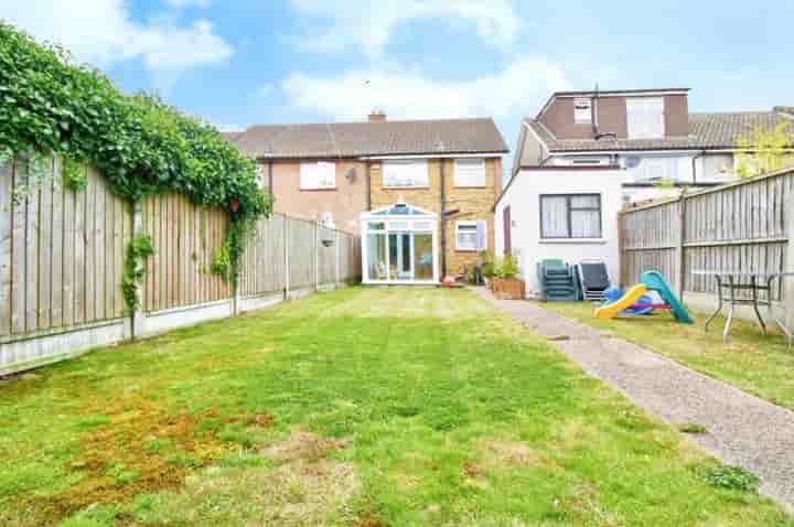 Casa para venda em Roseberry Gardens‚  Upminster‚ RM14