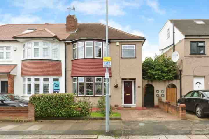 Casa para venda em Penrith Road‚  Ilford‚ IG6