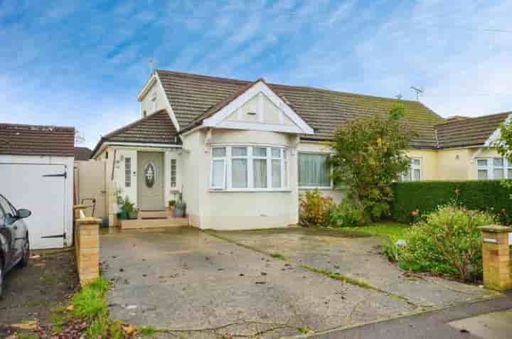 House for sale in Grasmere Gardens‚  Harrow‚ HA3