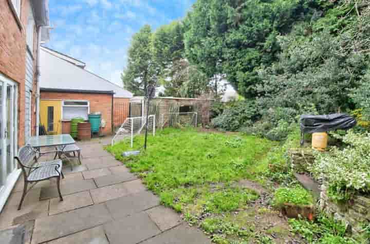 Casa para venda em Broomfield Road‚  Kidderminster‚ DY11