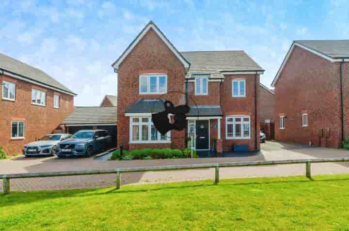 Hus till salu i Aspen Road‚  Wolverhampton‚ WV11