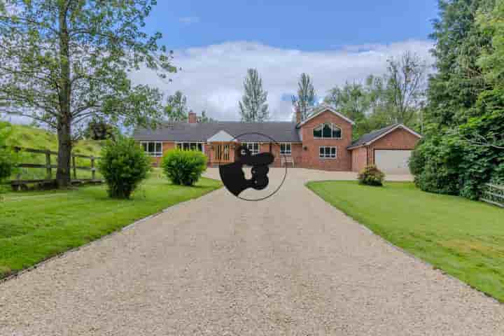 House for sale in Priory Road‚  Dodford‚ B61