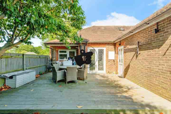 House for sale in Redehall Road‚  Horley‚ RH6