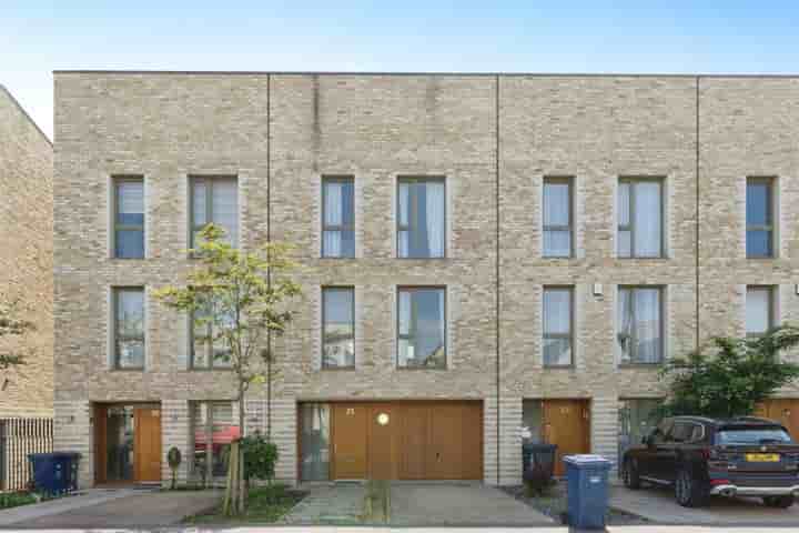 Дом для продажи в Camborne Road‚  Edgware‚ HA8