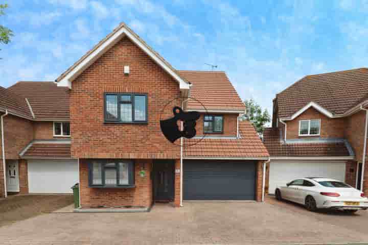 House for sale in Alexander Road‚  Basildon‚ SS16