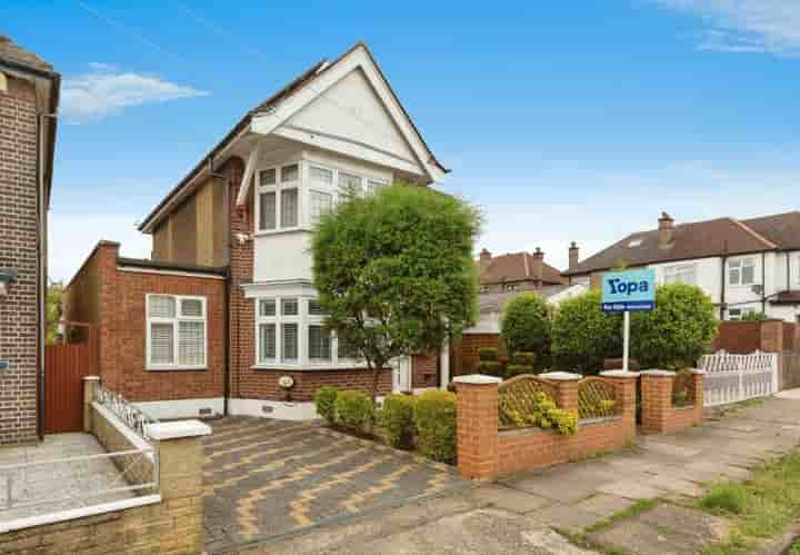 House for sale in Grasmere Avenue‚  Wembley‚ HA9