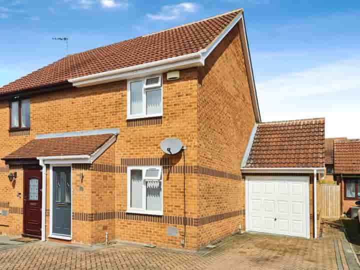 Casa para venda em Parker Close‚  Milton Keynes‚ MK13