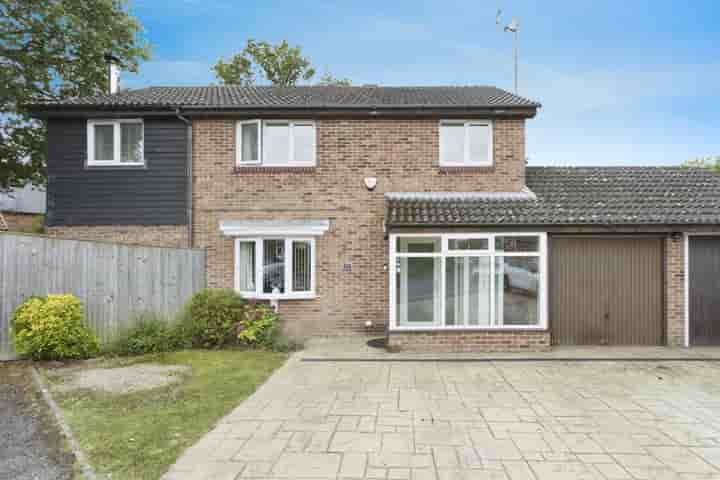 House for sale in Brook Road‚  Horsham‚ RH12