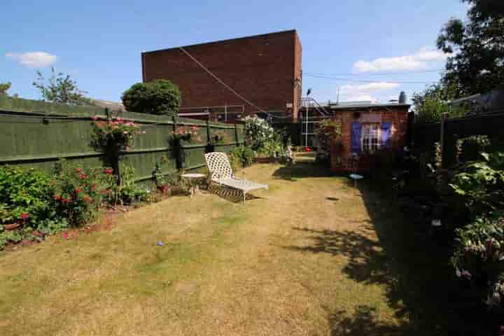 Casa para venda em Lymington Road‚  Dagenham‚ RM8