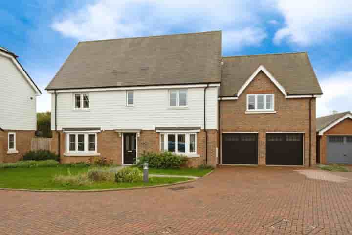 Дом для продажи в Seymour Drive‚  Tonbridge‚ TN12