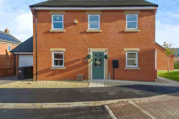 House for sale in Dahlia Grove‚  Bradford‚ BD11