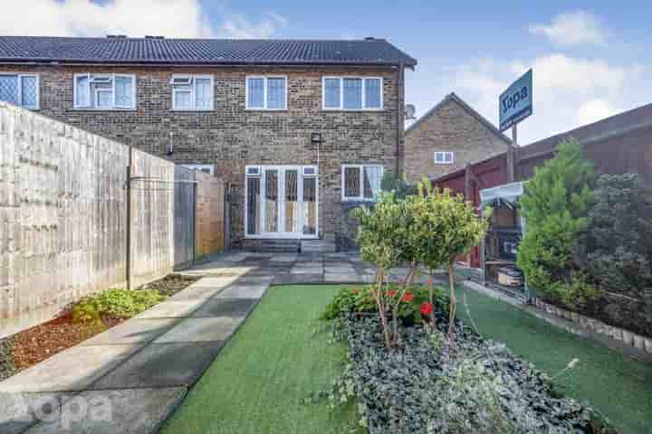 House for sale in Knights Manor Way‚  Dartford‚ DA1