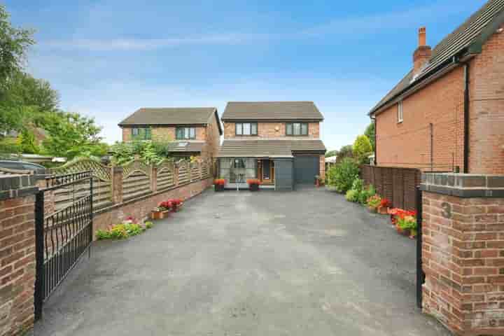 House for sale in Little Ees Lane‚  Sale‚ M33