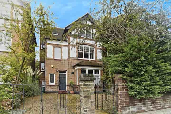 Apartment for sale in Conyers Road‚  London‚ SW16