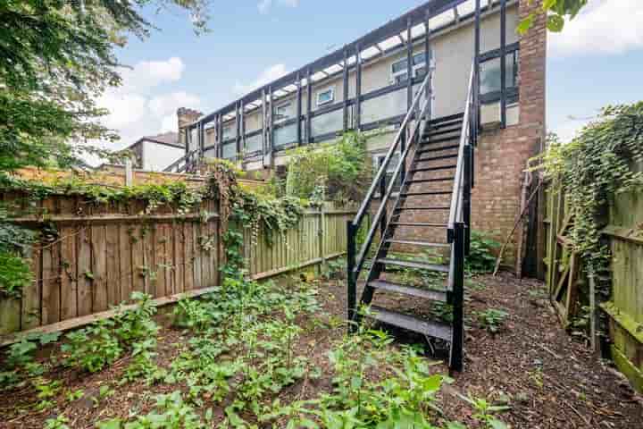 Apartment for sale in Trewsbury Road‚  London‚ SE26