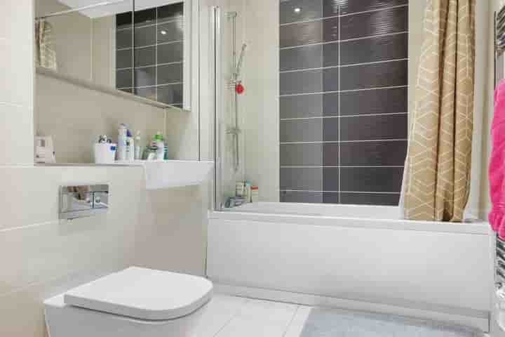 House for sale in Bathurst Square‚  London‚ N15