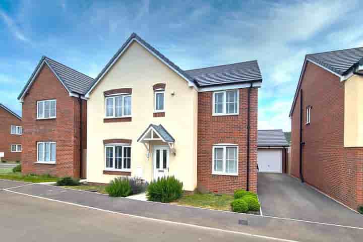 Casa para venda em Homeground Road‚  Gloucester‚ GL4